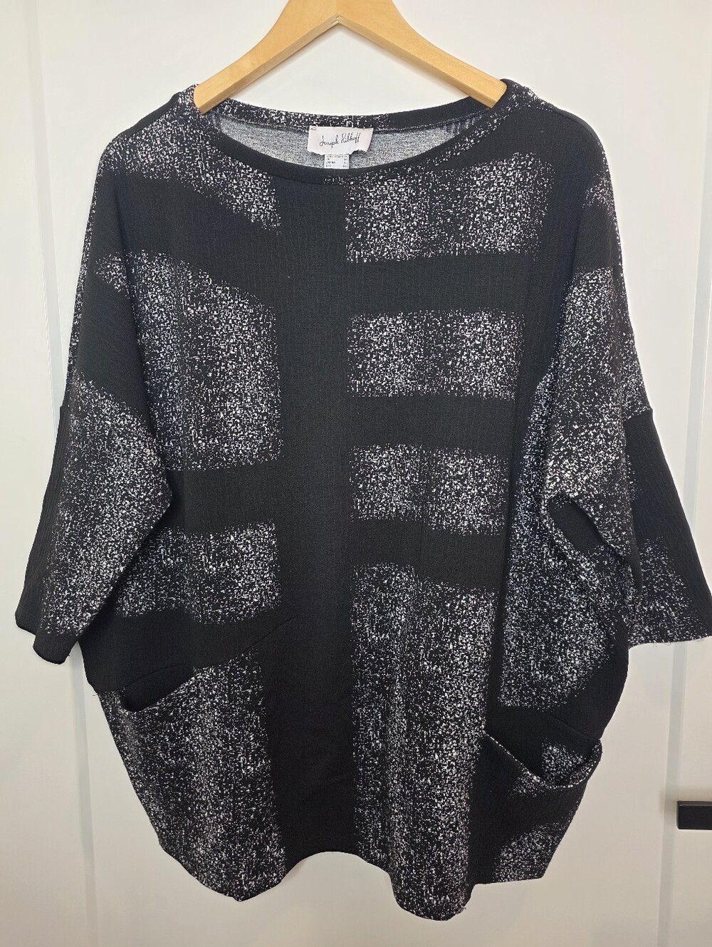 Joseph Ribkoff Black with White Speckle Oversized Top SZ 12